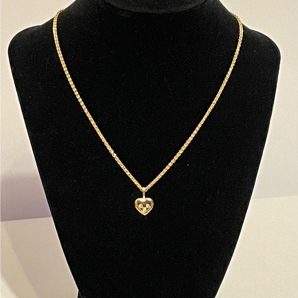 Beautiful Authentic Chopard happy diamonds 18k gold heart pendant.